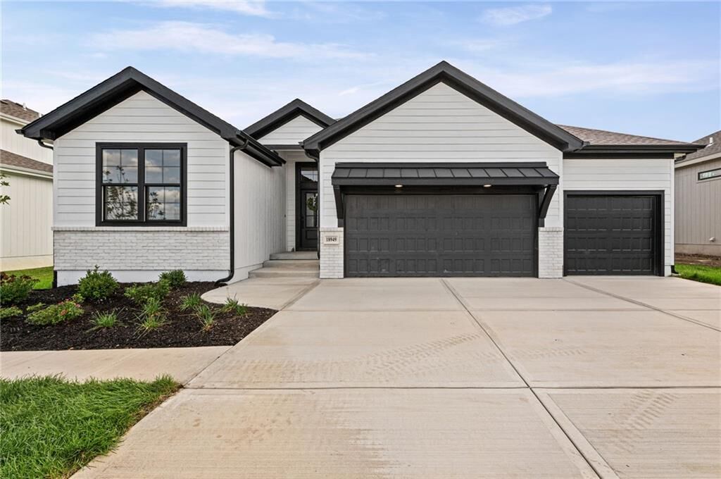 Property Photo:  18949 W 193rd Terrace  KS 66083 