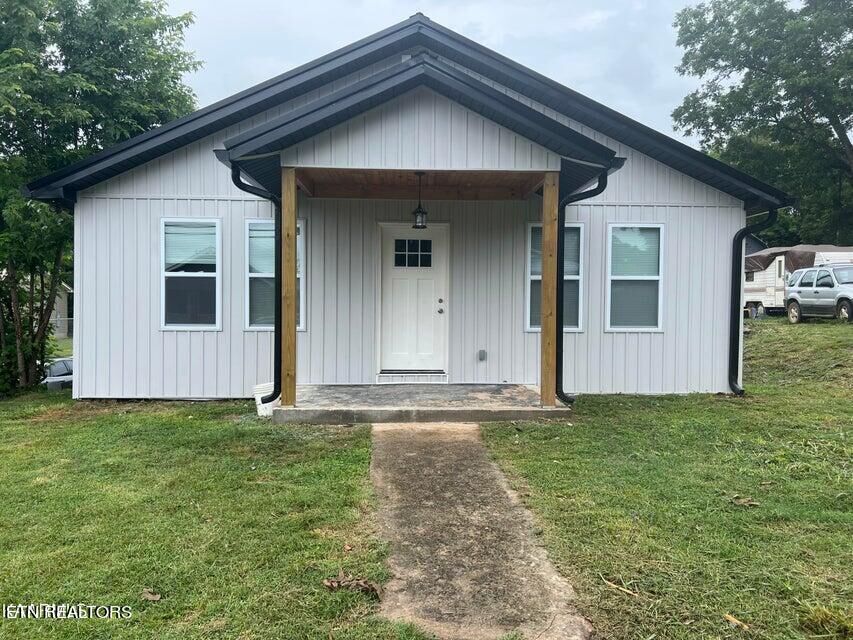 Property Photo:  812 Monroe St  TN 37874 