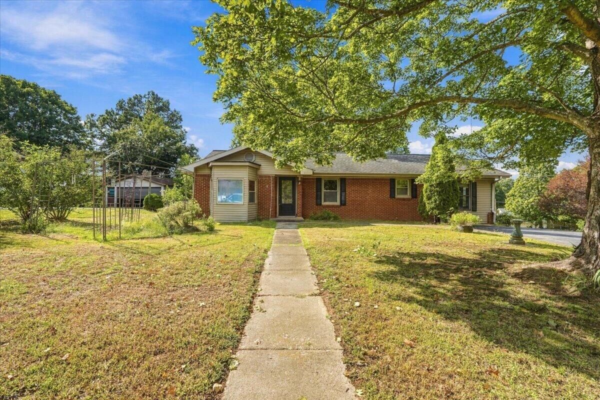 Property Photo:  403 Walnut Drive  KY 42055 