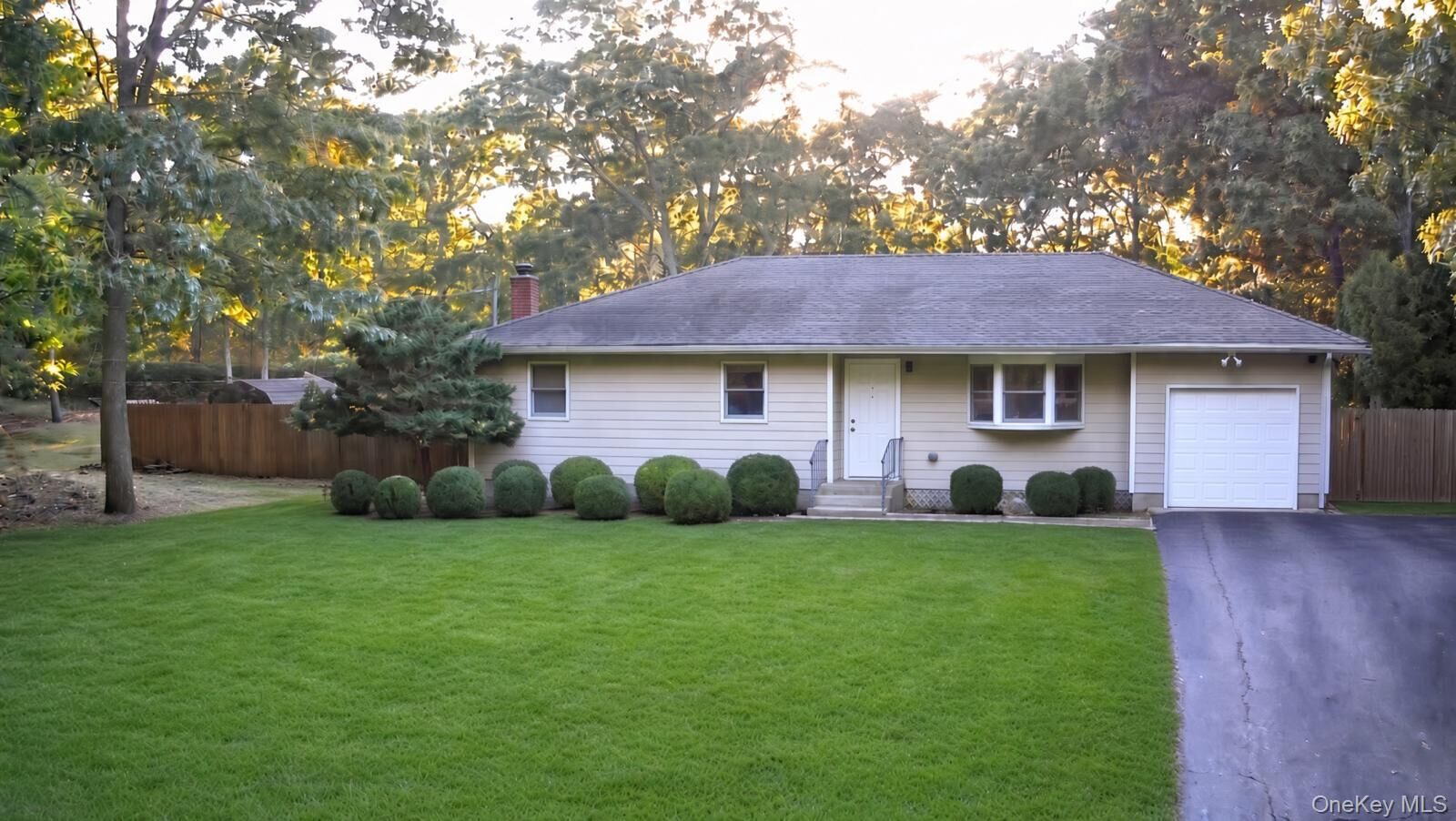 Property Photo:  531 Brookhaven Avenue  NY 11901 