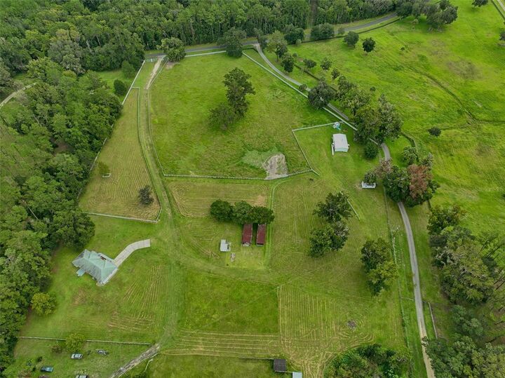 Property Photo: 19566 NW 123rd Court FL 32667