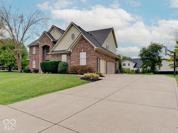 Property Photo: 4899 Brentridge Place IN 46143