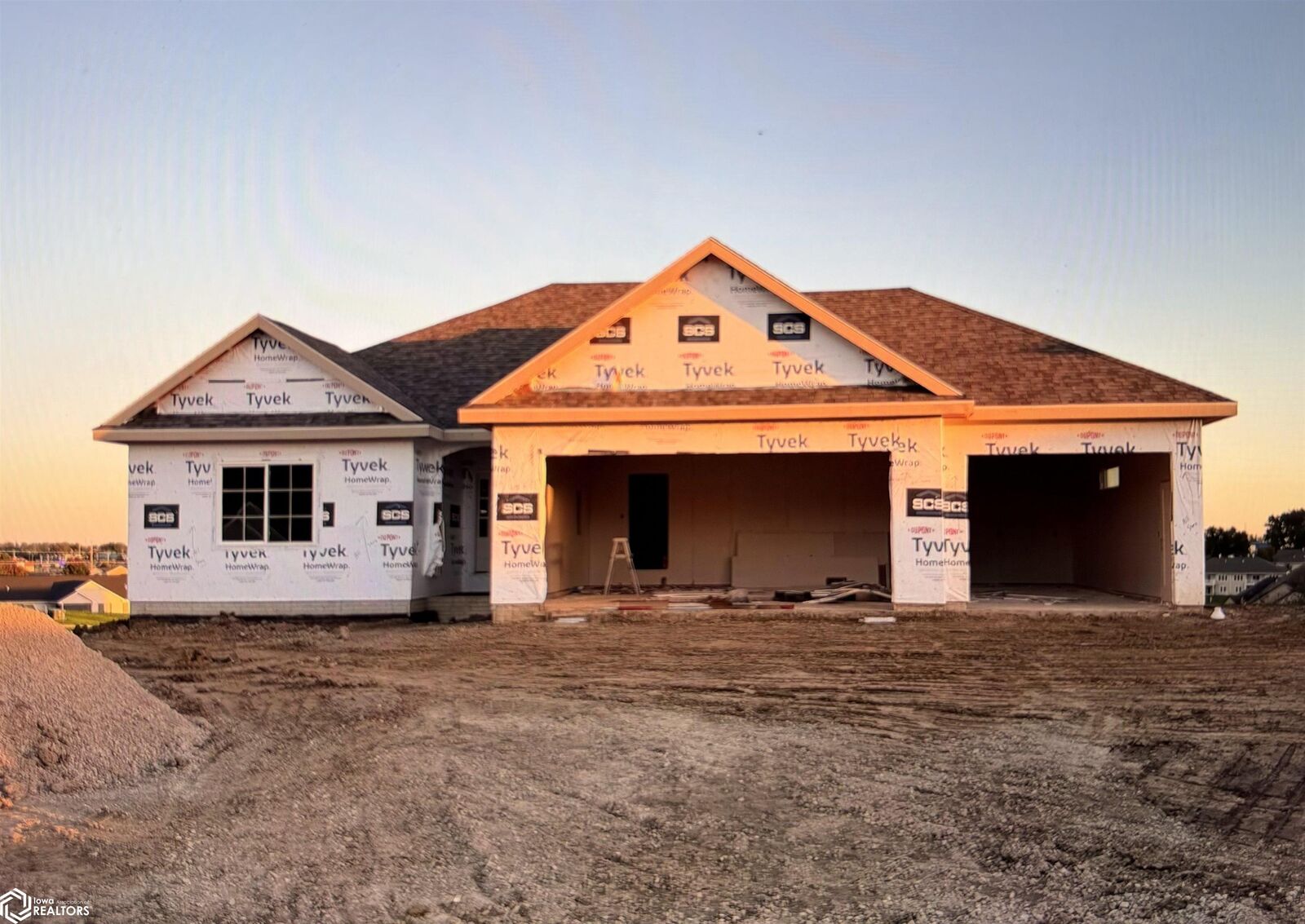 Property Photo:  804 Woodside Drive  IA 50158 