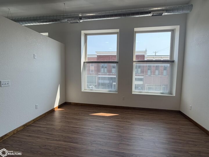 Property Photo:  815 4th Avenue  IA 50112 