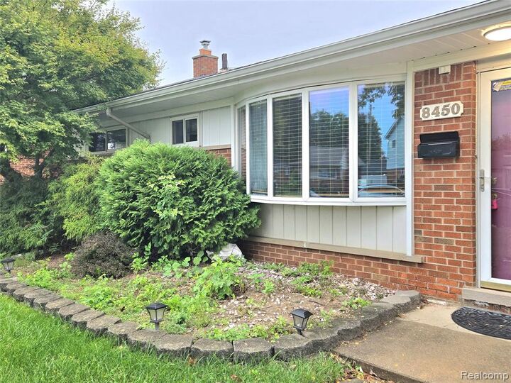 Property Photo:  8450 Norborne Avenue  MI 48127 1126 