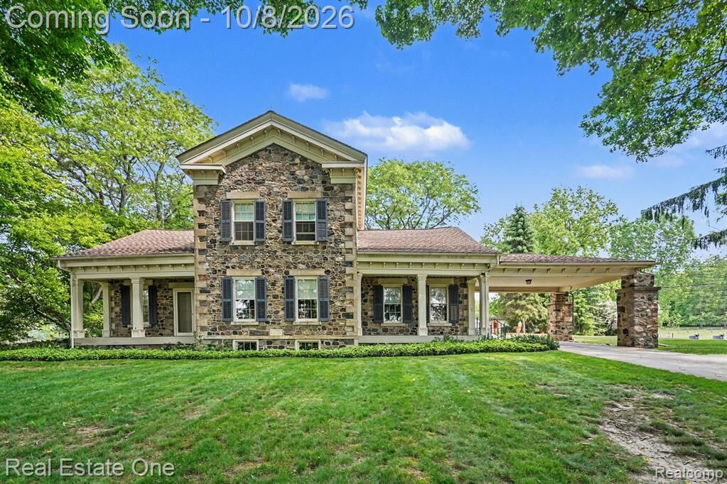 Property Photo:  2360 Lone Tree Road  MI 48380 2114 