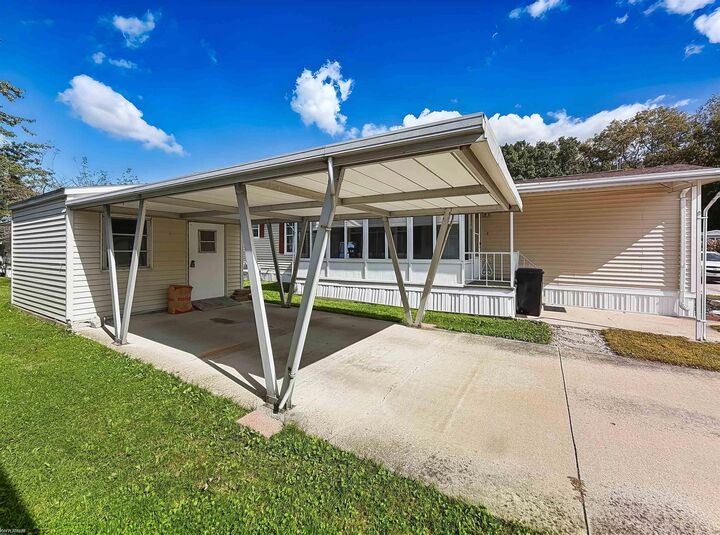 Property Photo:  3333 Ravenswood Road  MI 48040 