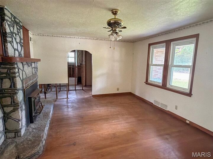 Property Photo:  1572 Farmview Avenue  MO 63138 
