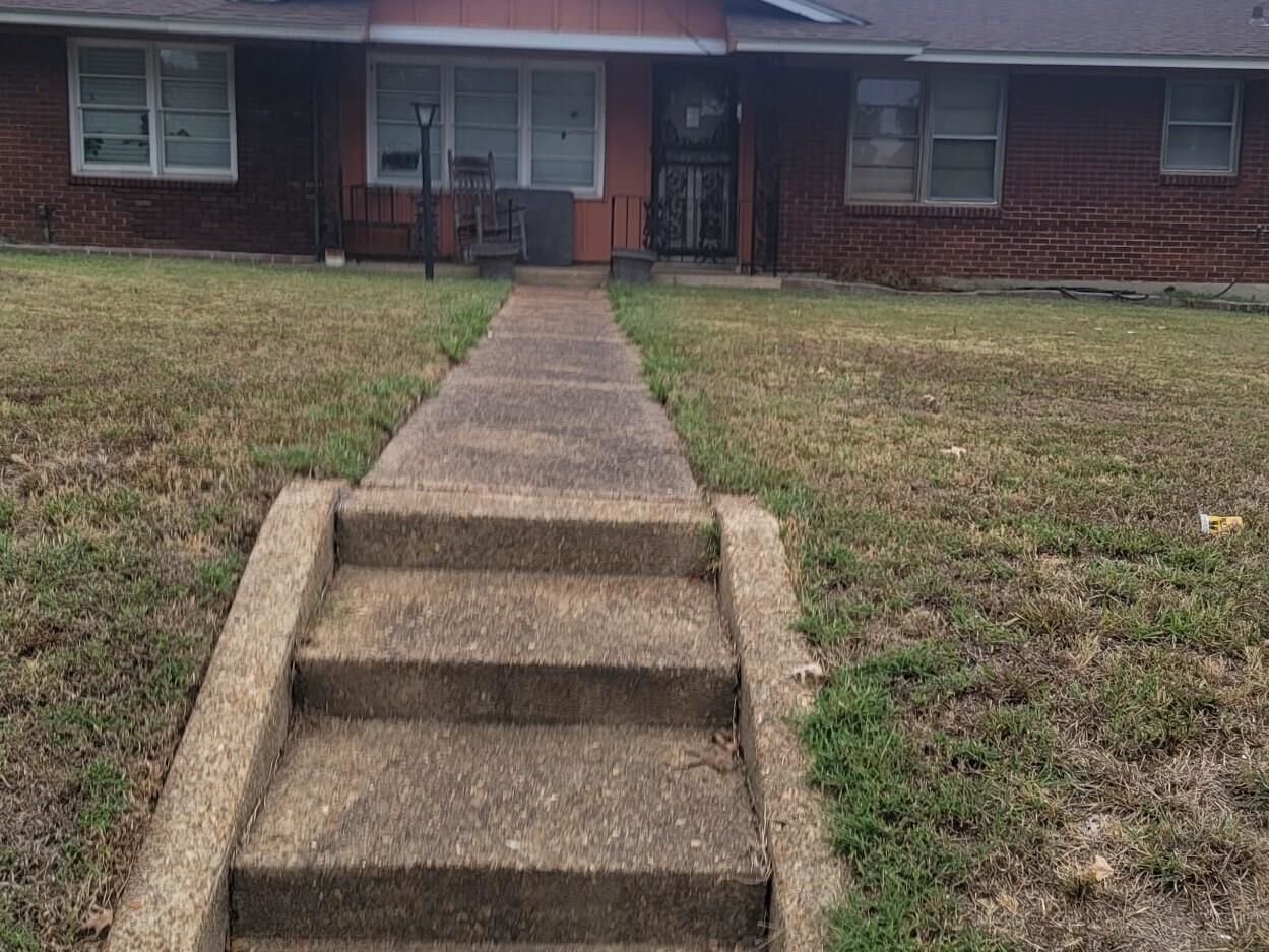 Property Photo:  1586 E Raines Rd  TN 38116 