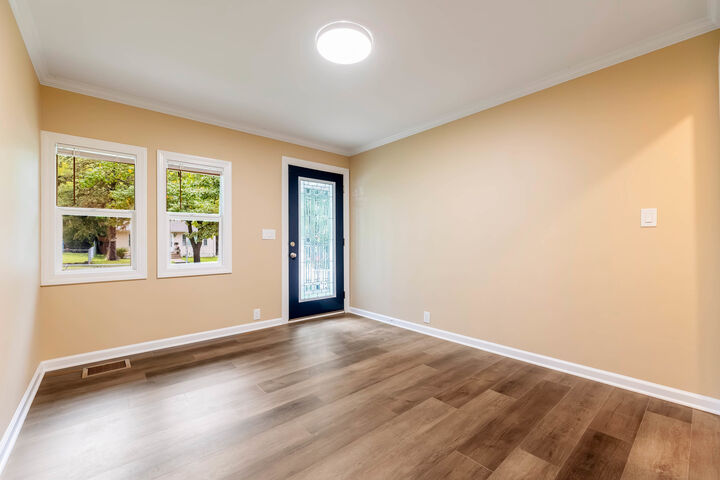 Property Photo:  1135 E Galena Boulevard  IL 60505 