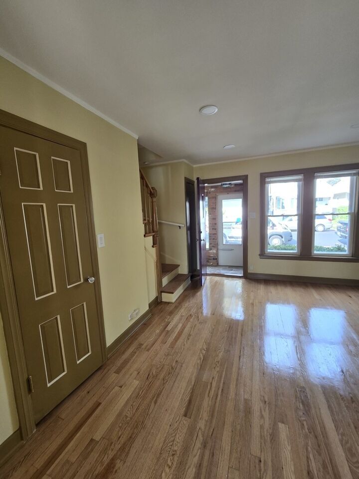 Property Photo:  5157 W Ainslie Street  IL 60630 