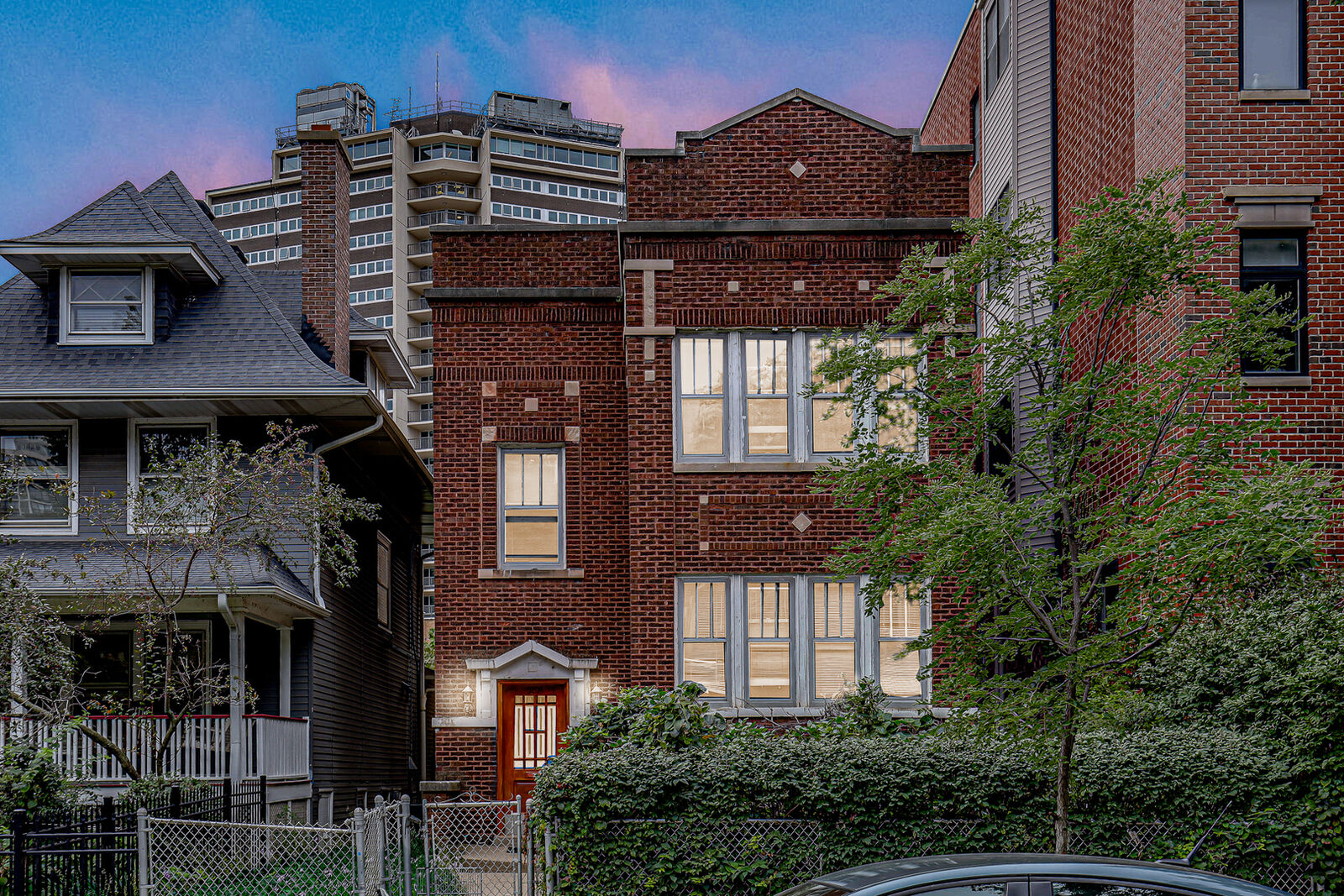 Property Photo: 5814 N Winthrop Avenue 2 IL 60660