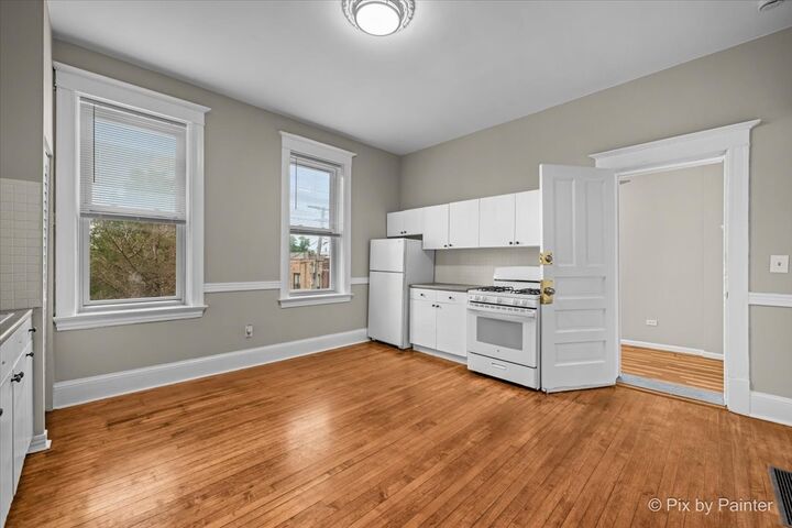 Property Photo:  3100 N Western Avenue 2R  IL 60618 