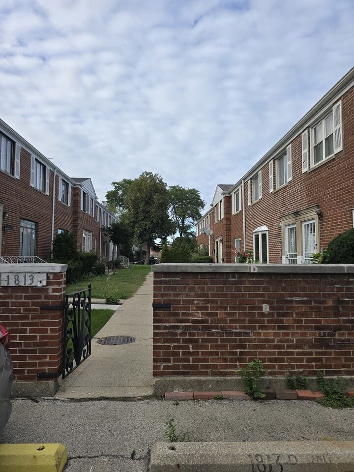 Property Photo:  1813 W Norwood Street A  IL 60660 