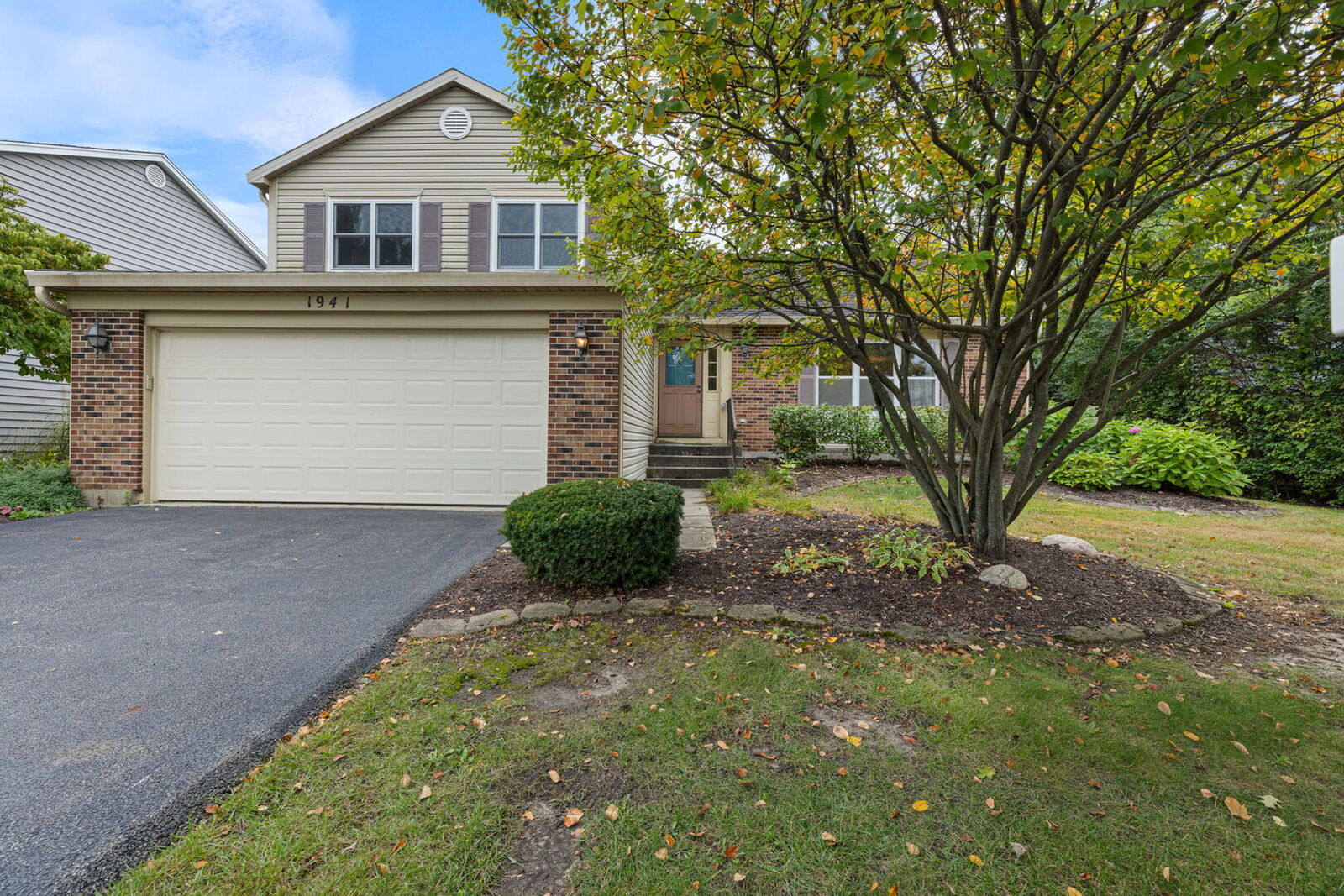 Property Photo: 1941 S Valley Road IL 60148