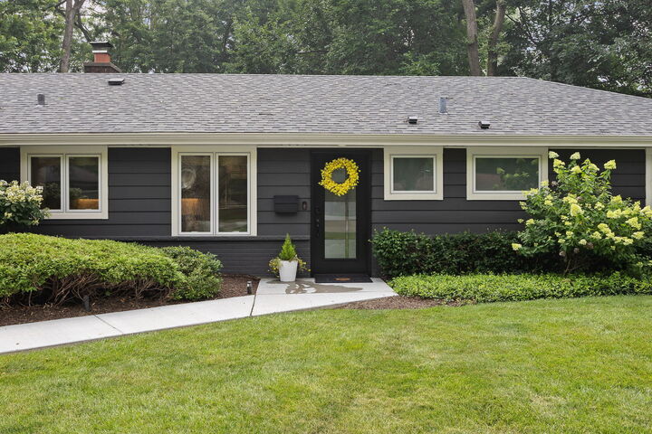 Property Photo: 1909 Martingale Road IL 60187