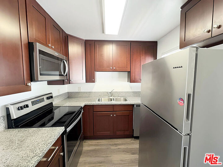 Property Photo:  3811 N Figueroa Street 6  CA 90065 