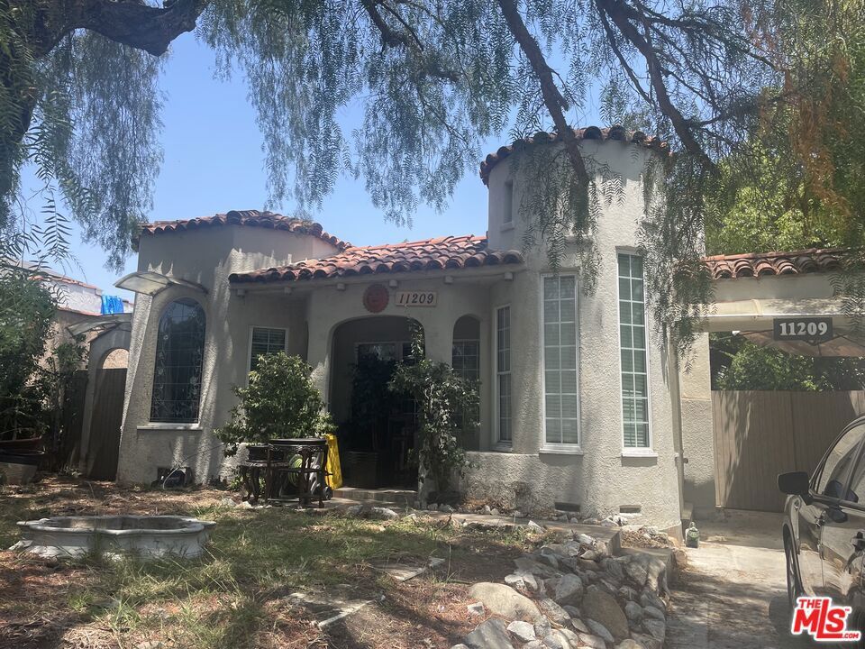 Property Photo:  11209 Hatteras Street  CA 91601 