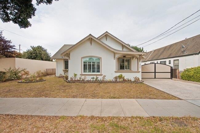 Property Photo:  111 Oak Street  CA 93901 