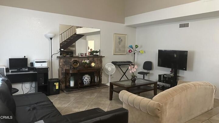 Property Photo:  120 Clark Court  CA 93033 