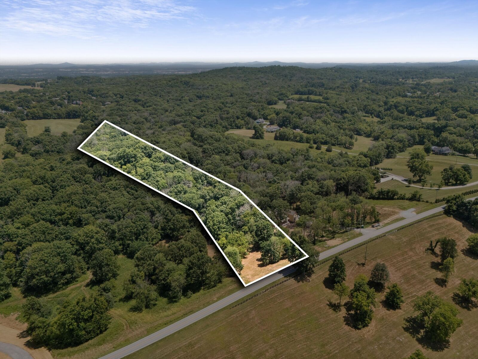 Property Photo:  949 Palmer Rd  TN 37090 
