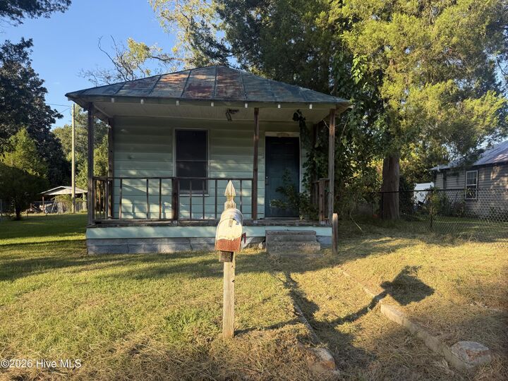 Property Photo: 2204 Oaks Road NC 28560