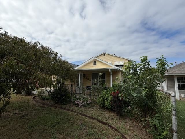 Property Photo:  1008 N Ash  OK 74601 