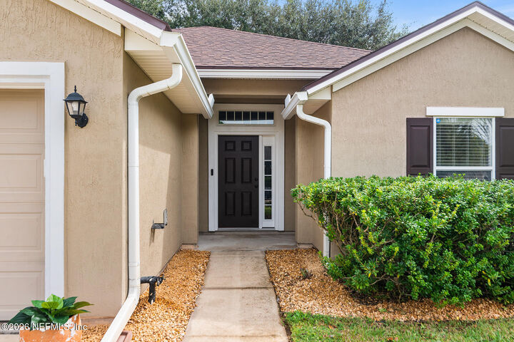 Property Photo:  11941 Hayden Lakes Circle  FL 32218 
