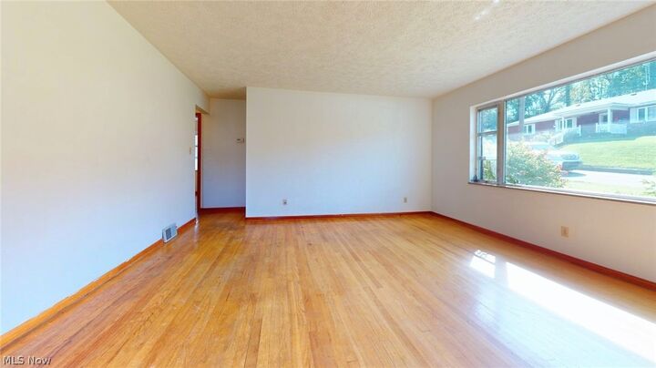 Property Photo: 3132 Glendwell Road OH 43952