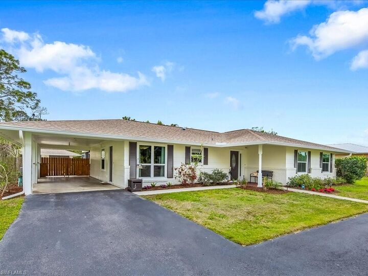 Property Photo:  5272 Myrtle Ln  FL 34113 