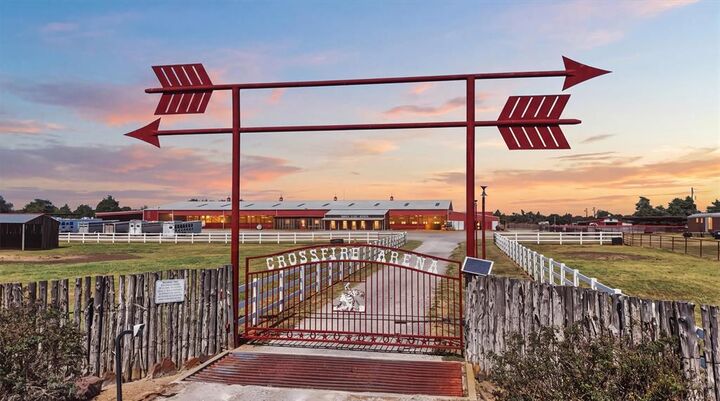 Property Photo: 13341 82 Highway E TX 76273