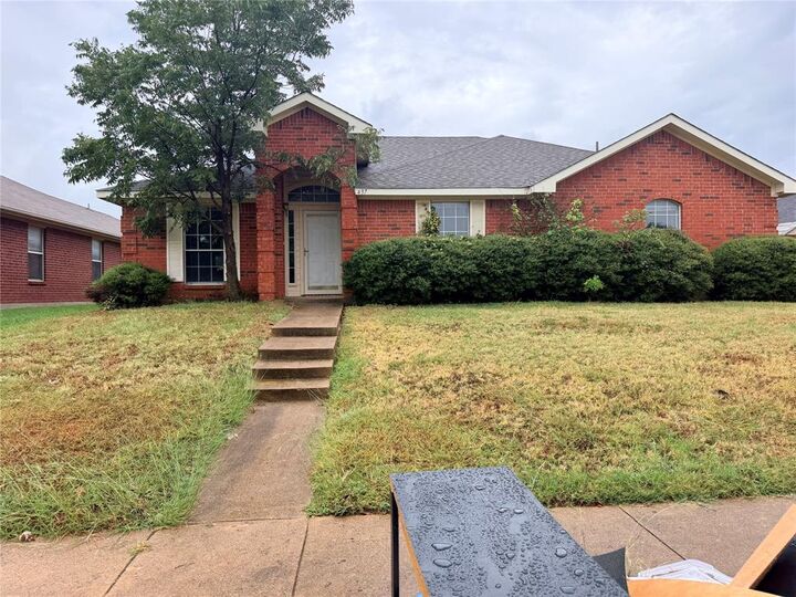 Property Photo:  437 Kimmel Drive  TX 75104 