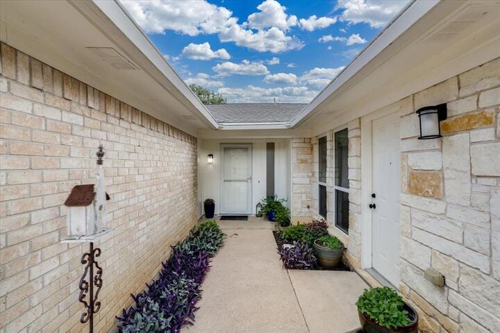 Property Photo: 4101 Chipwood Court TX 76017