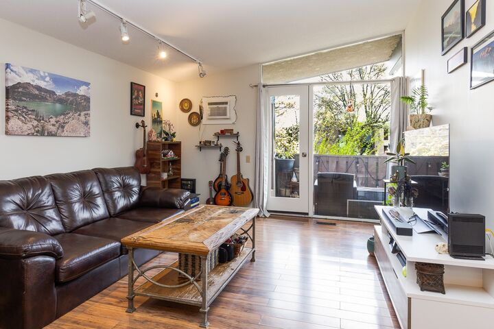 Property Photo:  353 Boyce Crescent 11  BC V1Y 5Z7 