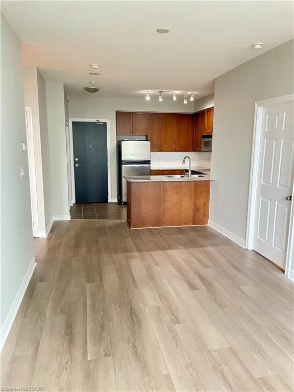 Property Photo:  3504 Hurontario Street 506  ON L5B 0B9 