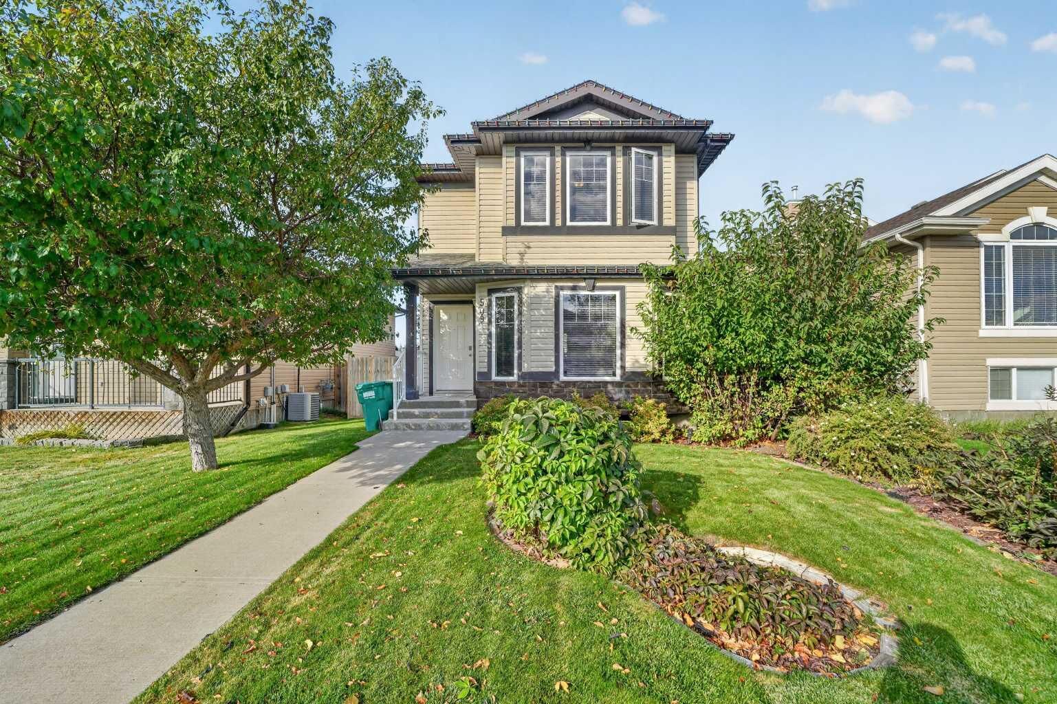 Property Photo:  509 Gateway Crescent S  AB T1K 5C3 