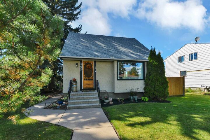 Property Photo:  3622 41 Avenue  AB T4N 2X8 