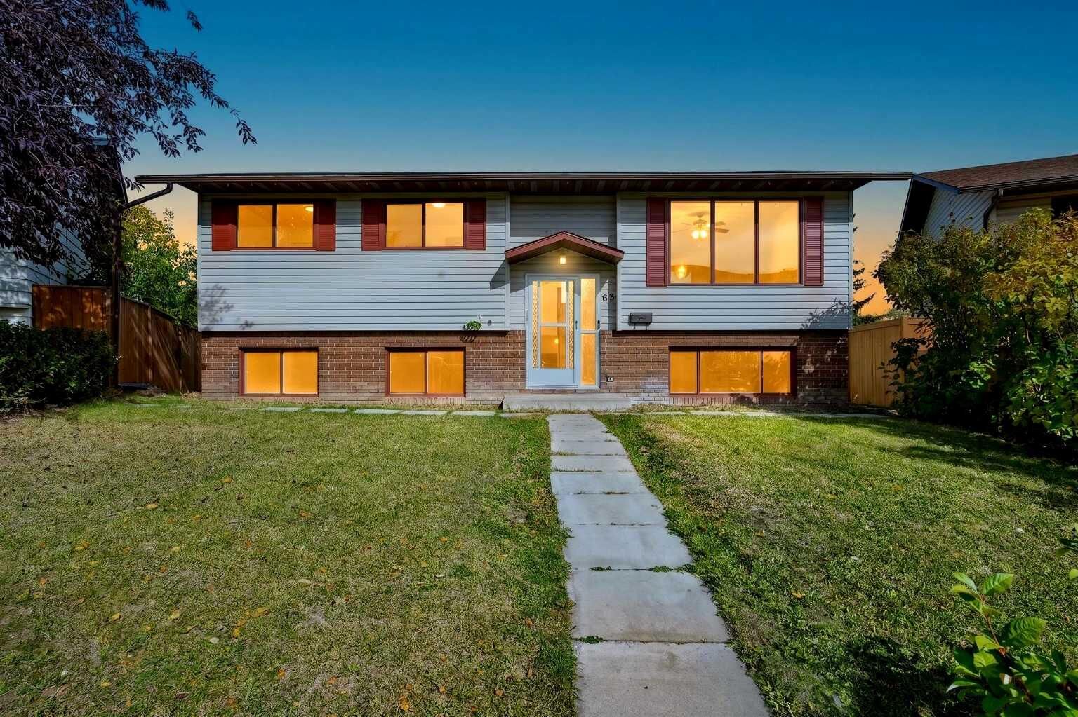 Property Photo:  63 Beaconsfield Crescent NW  AB T3K 1W5 