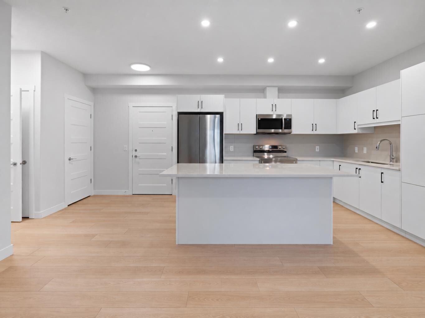 Property Photo:  81 Arbour Lake View NW 1112  AB T3G 0H4 
