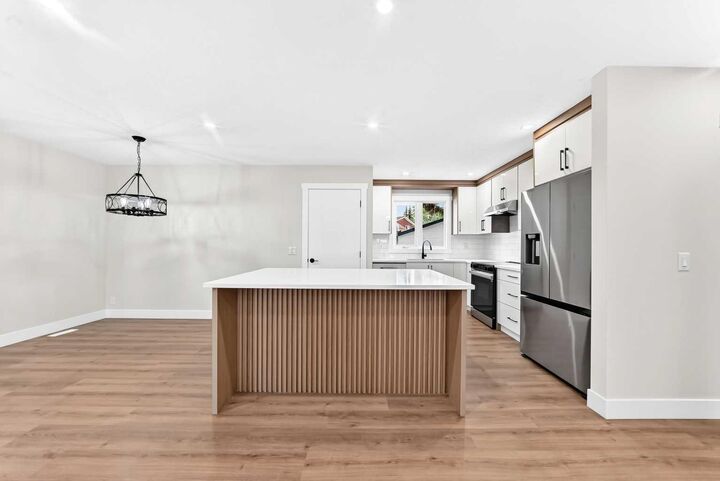 Property Photo:  3320 60 Street NE  AB T1Y 3S9 