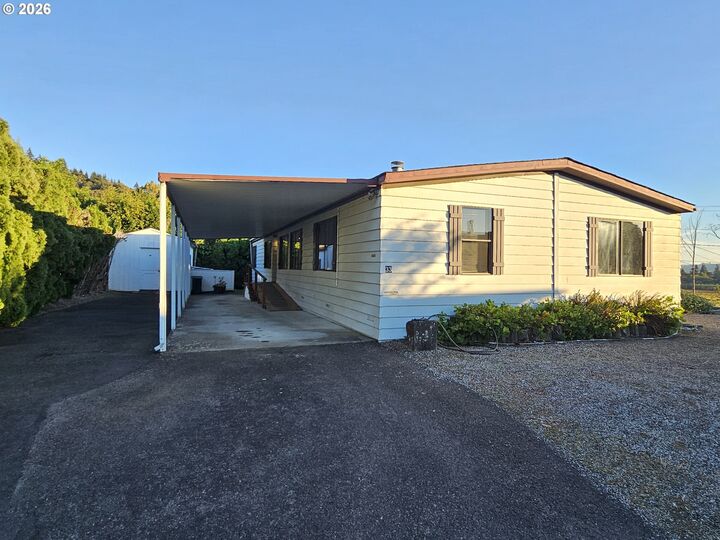 Property Photo: 5400 Meeker Dr 33 WA 98625