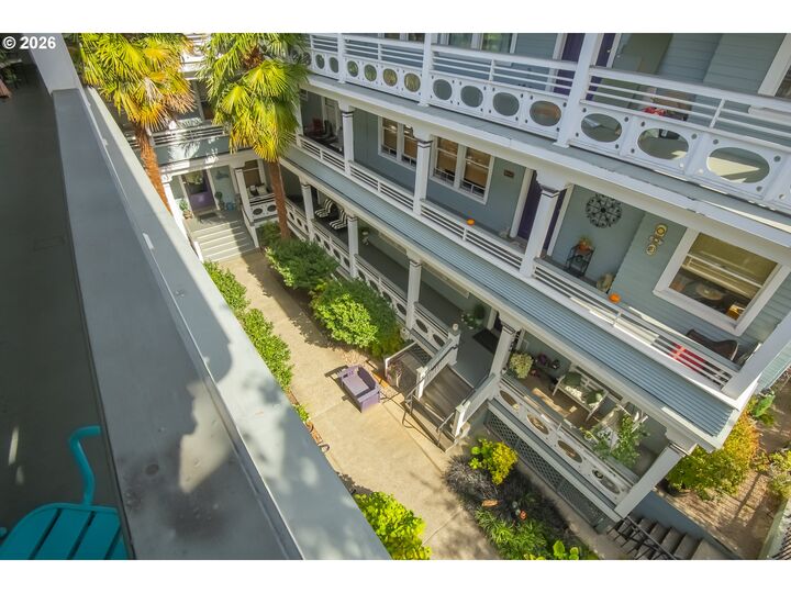 Property Photo:  2127 NW Irving St 301  OR 97210 