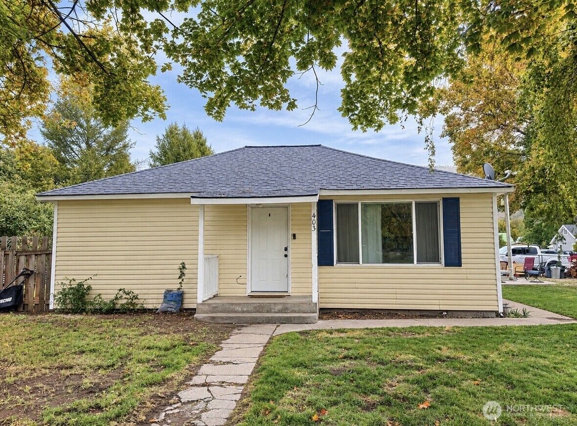 Property Photo: 403 Main Street WA 98844