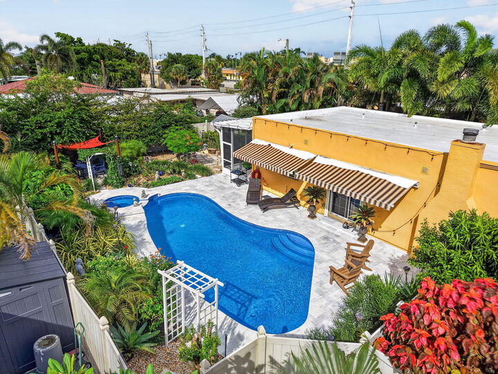 Property Photo: 415 Colonial Road FL 33405