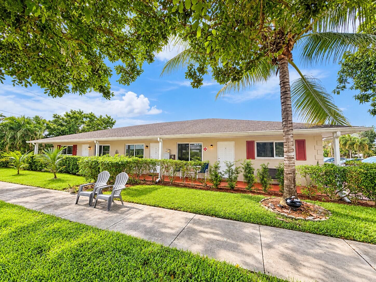Property Photo:  560 SE 23rd Avenue 1  FL 33062 