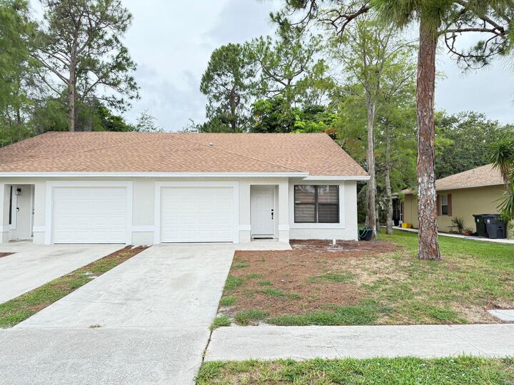 Property Photo: 1065 Mulberry Place FL 33414