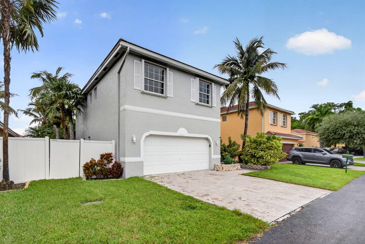 Property Photo: 2911 E Sable Circle FL 33063