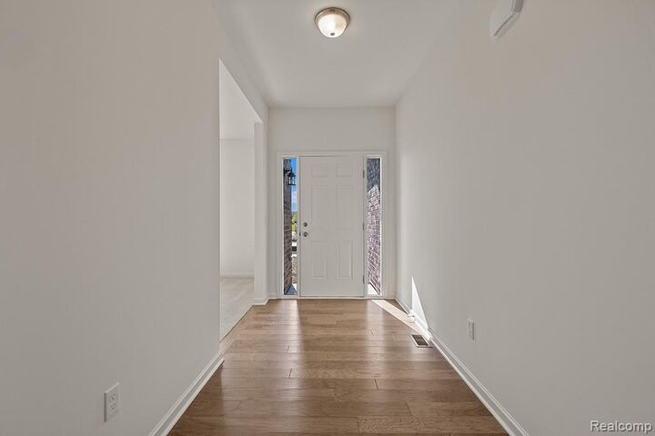Property Photo:  5620 Fir Court  MI 48003 