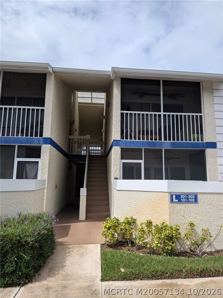 Property Photo:  1526 SE Royal Green Circle 101  FL 34952 