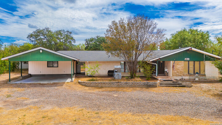 Property Photo:  443 Adolphus Street  TX 78852 